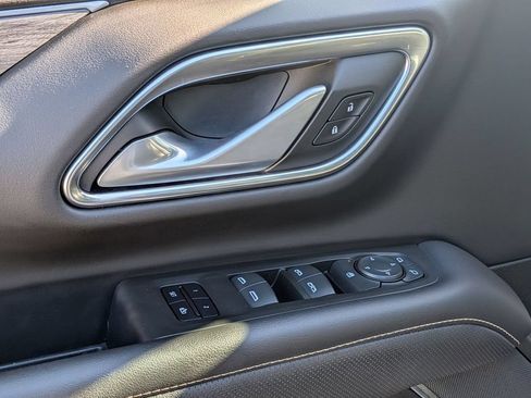 Used 2022 GMC Yukon SLT AWD/4WD image 14
