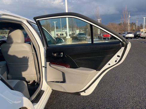 Used 2014 Toyota Camry XLE image 14