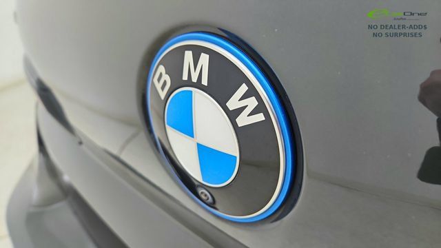 Used 2023 BMW i7 xDrive60 AWD/4WD image 16