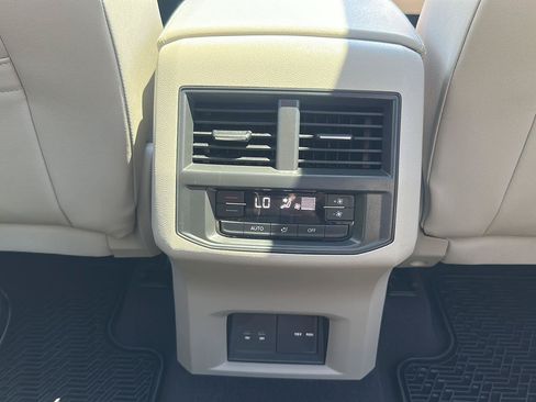 Used 2023 Volkswagen Atlas SE w/ Panoramic Sunroof Package AWD/4WD image 39