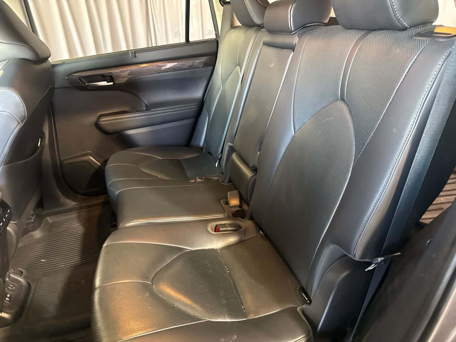 Used 2020 Toyota Highlander Limited AWD/4WD image 16