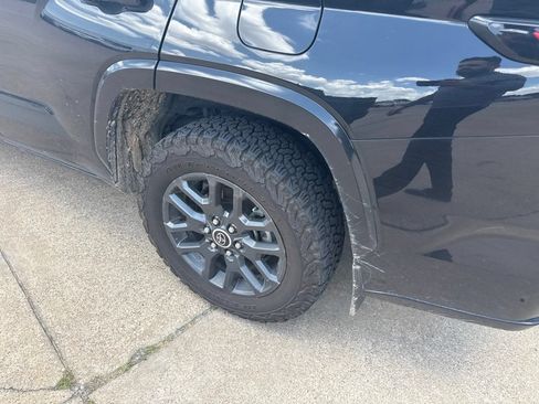 Used 2023 Toyota Sequoia Platinum AWD/4WD image 10