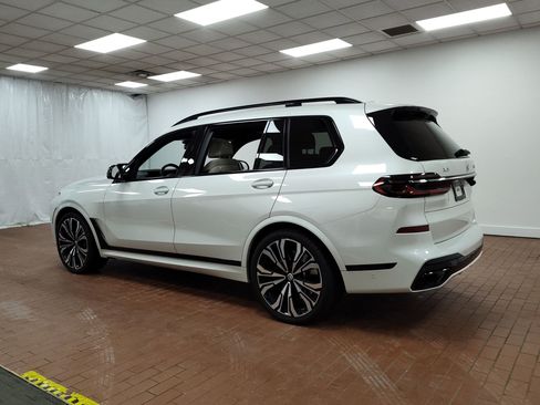 Used 2023 BMW X7 M60i w/ Executive Package image 3