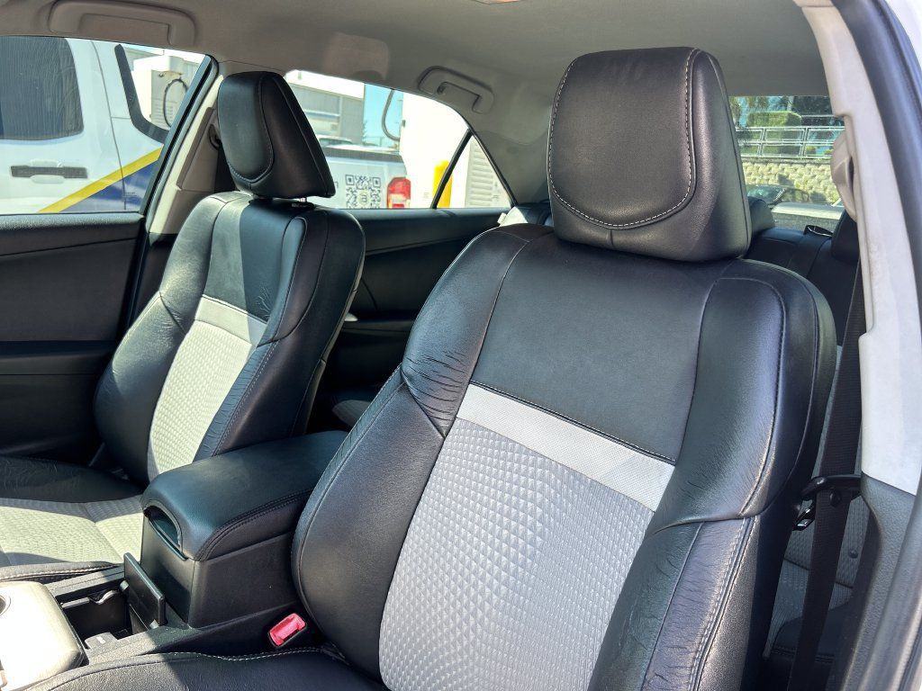 Used 2012 Toyota Camry SE FWD image 9