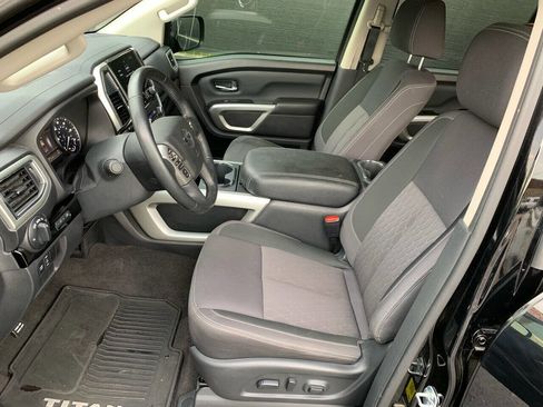 Used 2021 Nissan Titan SV w/ SV Convenience Package image 13