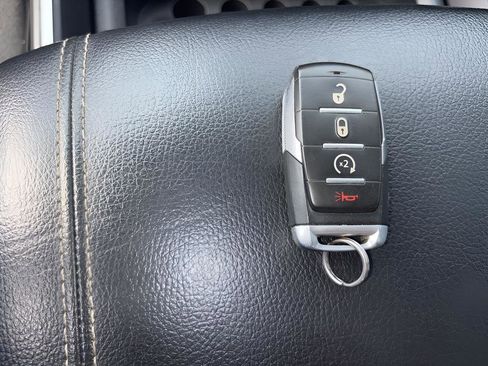 Used 2019 RAM 1500 Big Horn AWD/4WD image 18