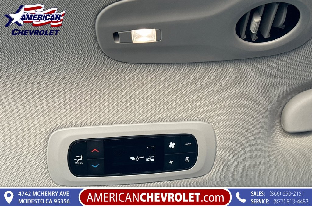 Used 2023 Chrysler Pacifica Touring-L FWD image 16