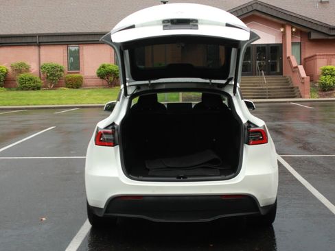 Used 2021 Tesla Model Y Long Range AWD/4WD image 28