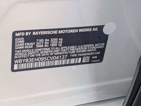 New 2025 BMW i7 M70 w/ Executive Package image 21