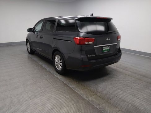 Used 2017 Kia Sedona LX FWD image 3