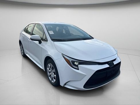 Used 2024 Toyota Corolla LE FWD image 3