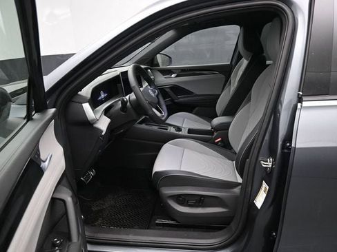 New 2026 Volkswagen Tiguan SE R-Line image 9