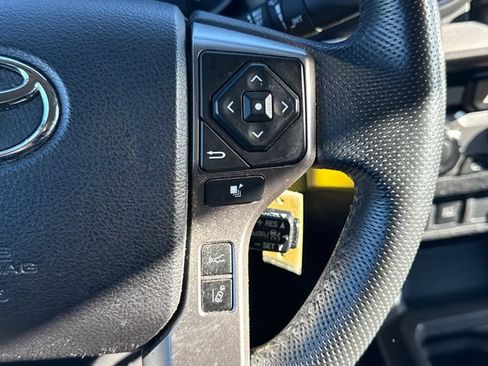 Used 2021 Toyota Tacoma SR5 AWD/4WD image 33