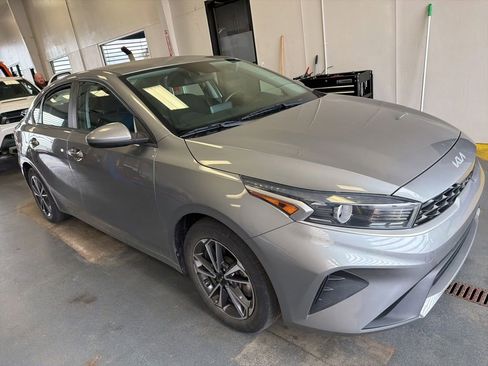 Used 2022 Kia Forte LXS FWD image 5