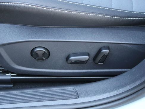 Used 2025 Volkswagen Jetta SE w/ Sunroof Package FWD image 10