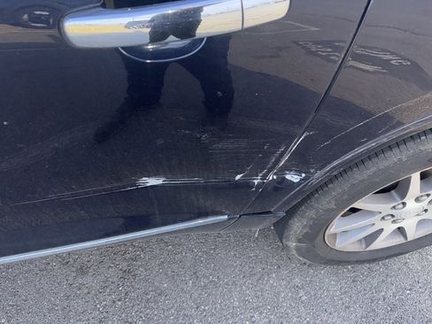 Used 2015 Buick Enclave Leather w/ Trailering Package image 2