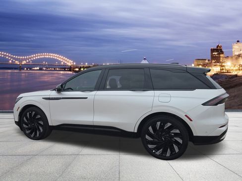 Used 2024 Lincoln Nautilus Reserve w/ Equipment Group 203A image 3