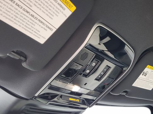 Certified 2025 Land Rover Range Rover SE image 27