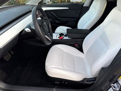 Used 2023 Tesla Model 3 Standard Range image 28