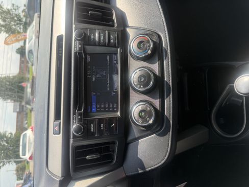 Used 2018 Toyota RAV4 LE FWD image 14