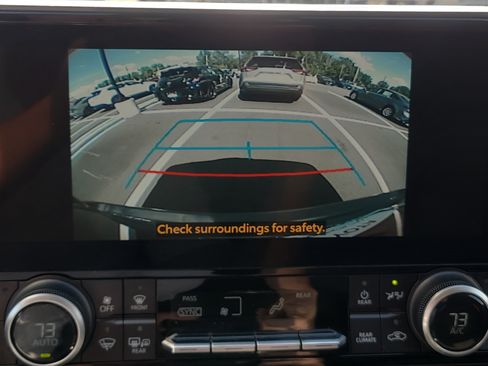Used 2023 Toyota Highlander XLE AWD/4WD image 26