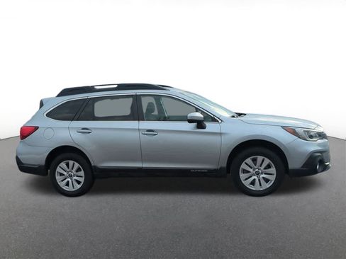 Used 2019 Subaru Outback 2.5i Premium image 7