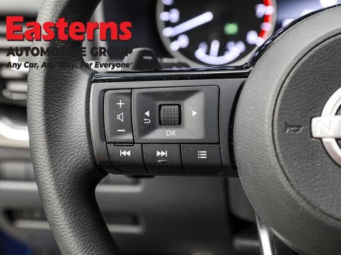 Used 2022 Nissan Rogue SV image 15