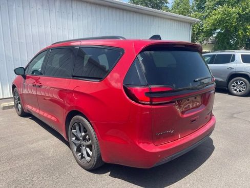 Used 2025 Chrysler Pacifica Limited FWD image 5