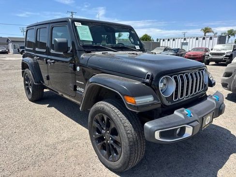 Used 2024 Jeep Wrangler Unlimited Sahara AWD/4WD image 3