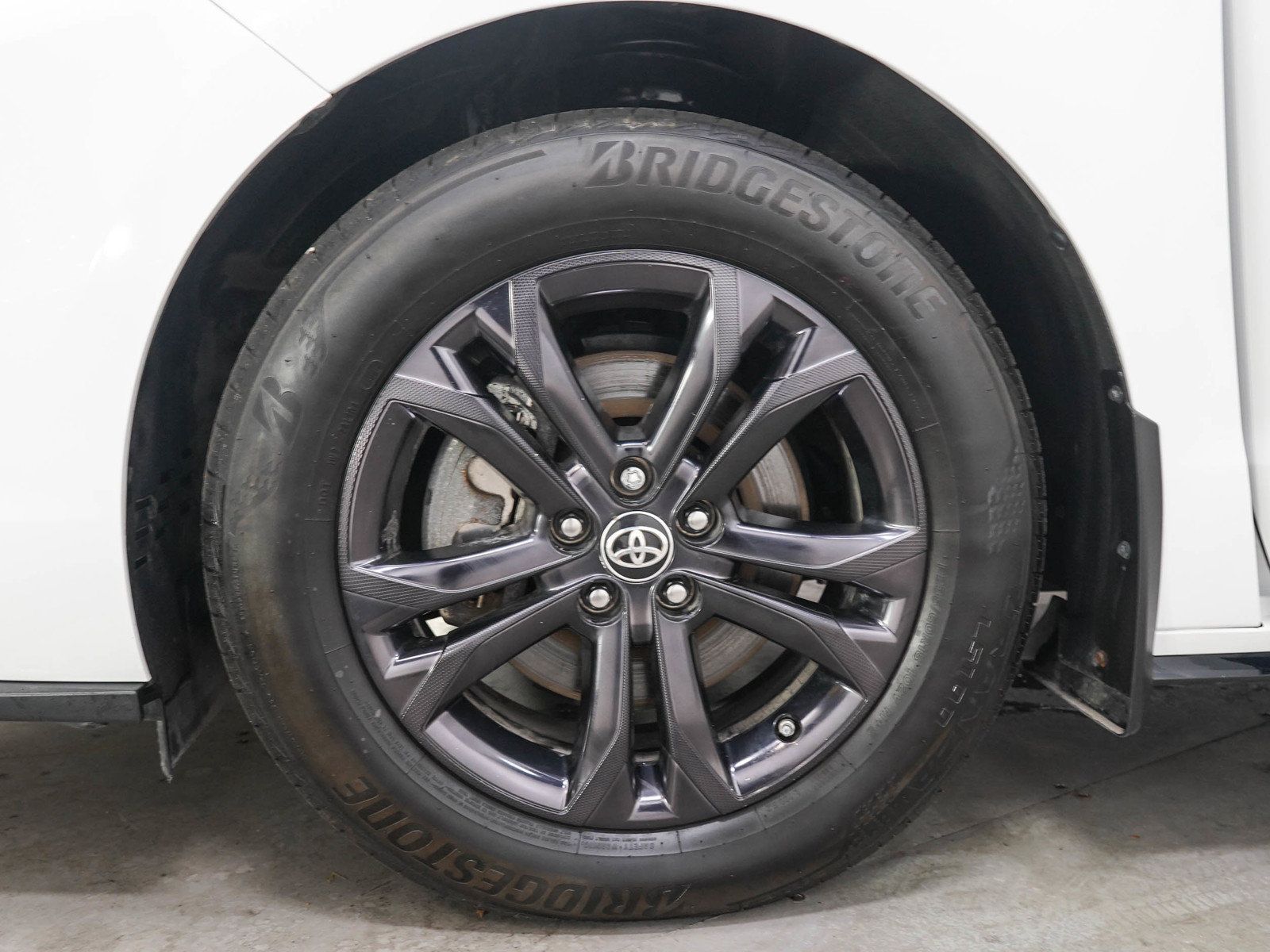 Used 2024 Toyota Sienna XSE AWD/4WD image 30