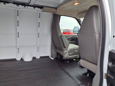 Used 2024 Chevrolet Express 3500 w/ Driver Convenience Package RWD image 19