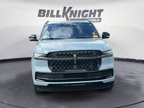 Certified 2025 Lincoln Navigator Reserve w/ Jet Appearance Package AWD/4WD image 8