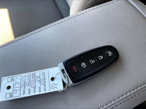 Used 2019 Ford Escape SE AWD/4WD image 32