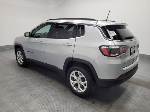 Used 2024 Jeep Compass Latitude image 3