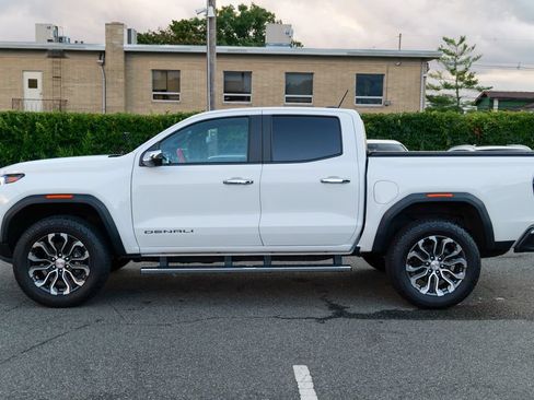 Used 2024 GMC Canyon Denali AWD/4WD image 4