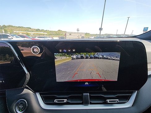 New 2025 Chevrolet Equinox LT w/ Convenience Package II image 22