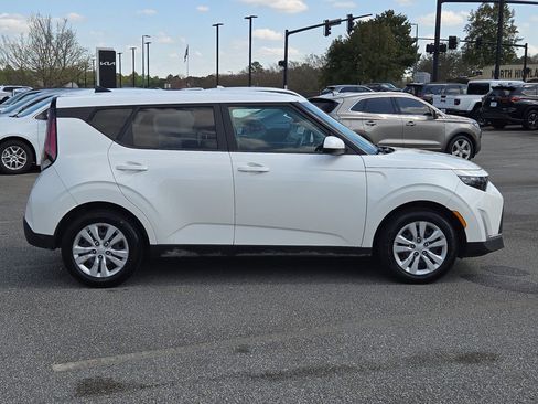 Used 2023 Kia Soul LX image 7