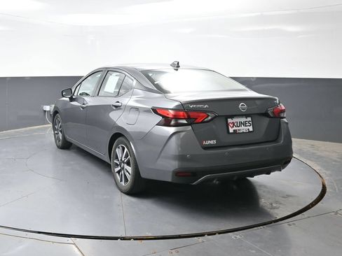 Used 2021 Nissan Versa SV FWD image 9