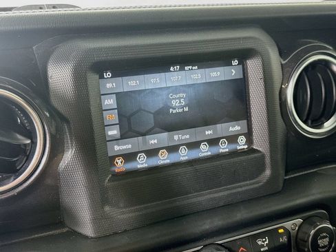 Used 2021 Jeep Wrangler Unlimited Sahara AWD/4WD image 28
