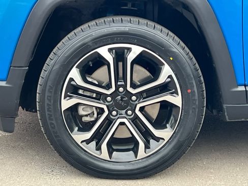 Used 2023 Jeep Compass Limited image 34