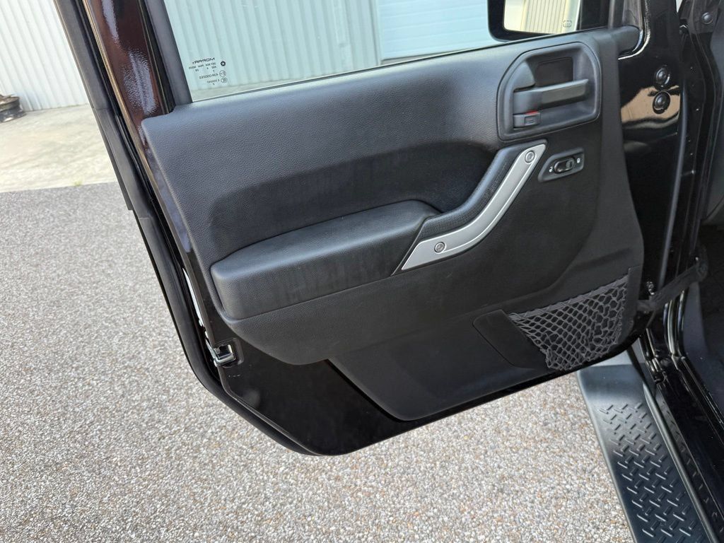 Used 2014 Jeep Wrangler Unlimited Sahara w/ Max Tow Package AWD/4WD image 24