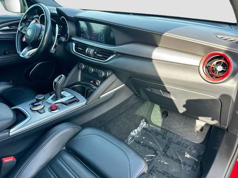 Used 2022 Alfa Romeo Stelvio Veloce AWD/4WD image 30