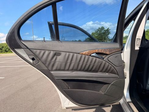 Used 2007 Mercedes-Benz E 550 Sedan image 10