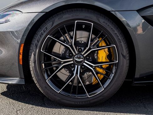 Used 2023 Aston Martin V8 Vantage Roadster image 5