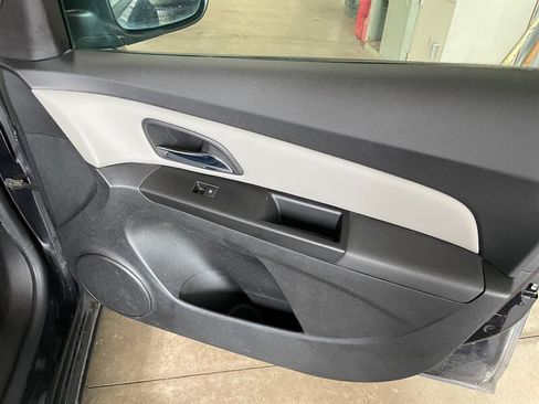 Used 2014 Chevrolet Cruze LS FWD image 20