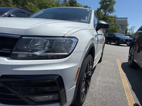 Used 2020 Volkswagen Tiguan SE R-Line AWD/4WD image 2