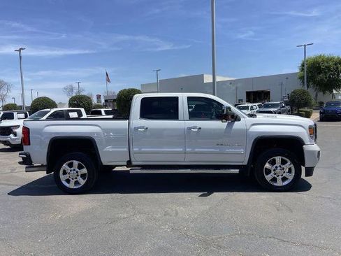 Used 2019 GMC Sierra 2500 Denali w/ Duramax Plus Package AWD/4WD image 2
