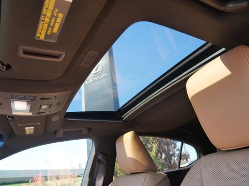 Used 2019 Lexus ES 350 w/ Premium Package image 10