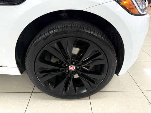 Used 2019 Jaguar F-PACE R-Sport image 34