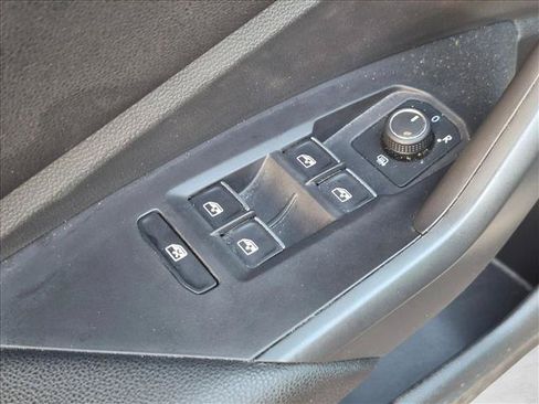 Used 2021 Volkswagen Jetta SE FWD image 12